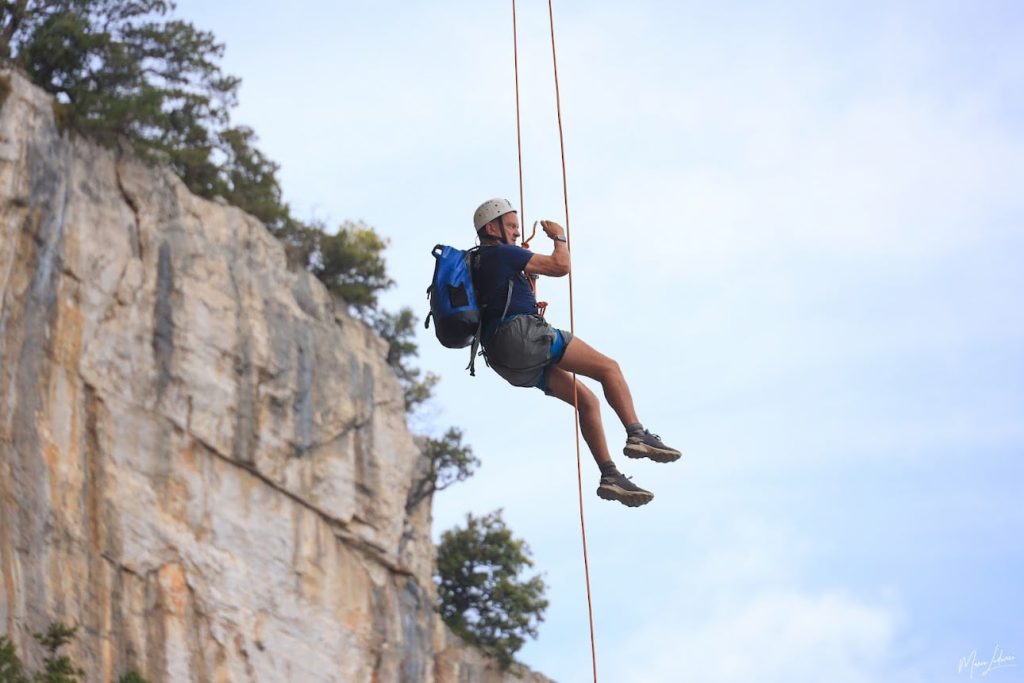 att.-PU98-zr6HHLv-ze8ElTCr21UEceoIpMrrKwnK9WRUc